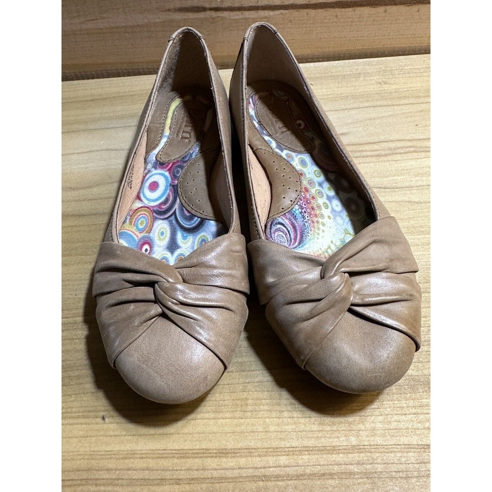 Woman's Born Lilly Tan Leather Flats Size 6